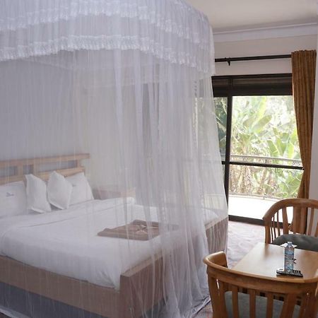 Cepha'S Inn Kabale Extérieur photo