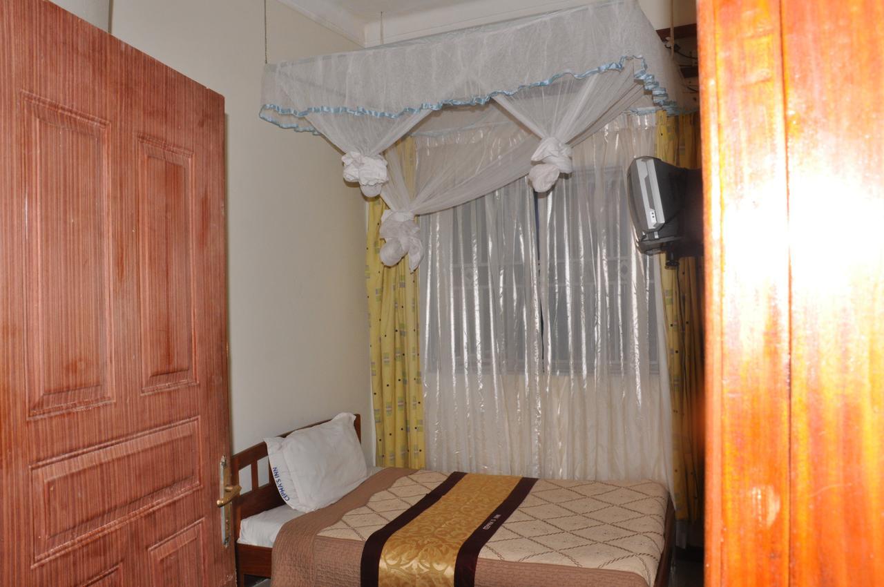 Cepha'S Inn Kabale Extérieur photo