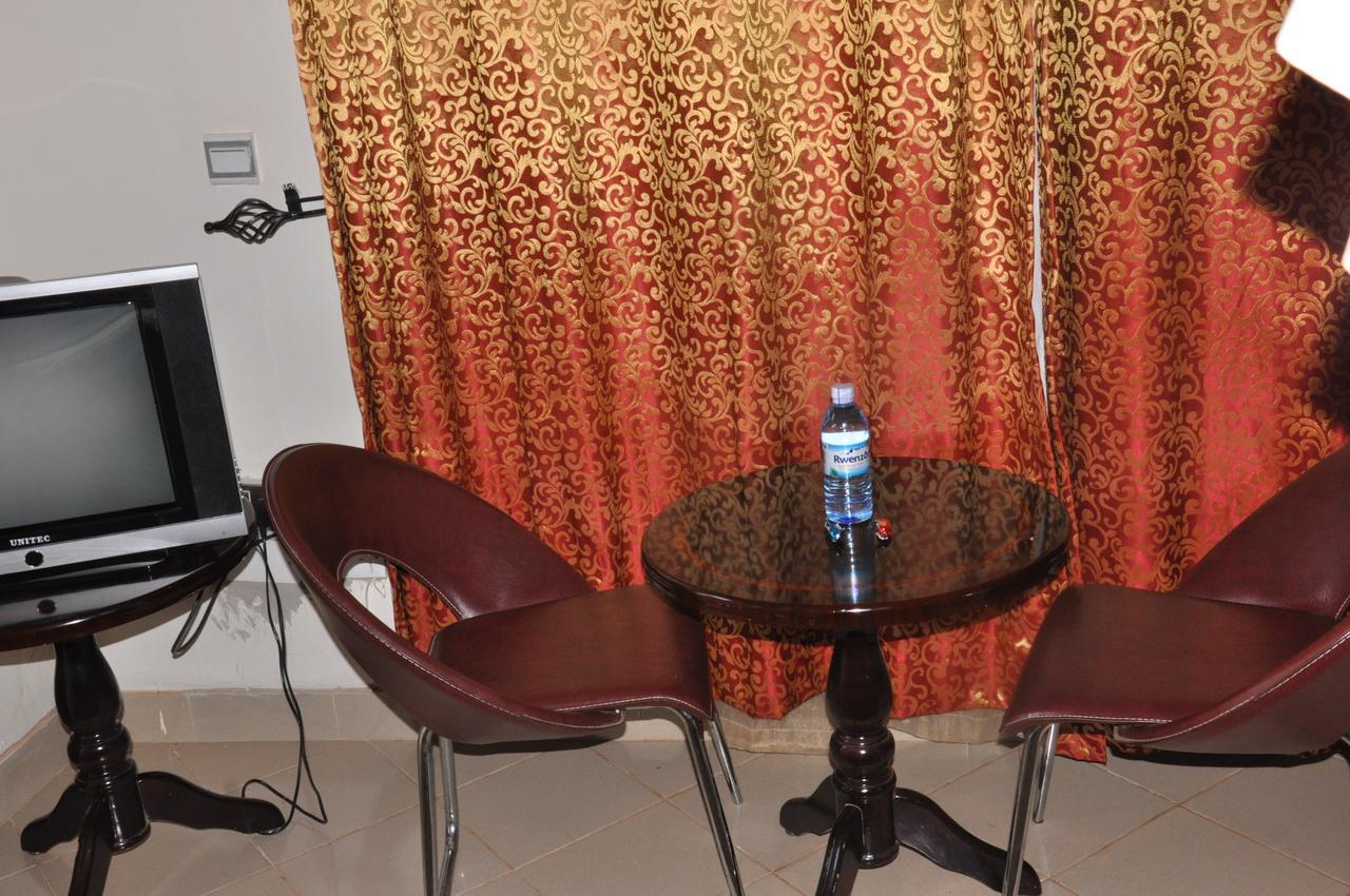 Cepha'S Inn Kabale Extérieur photo