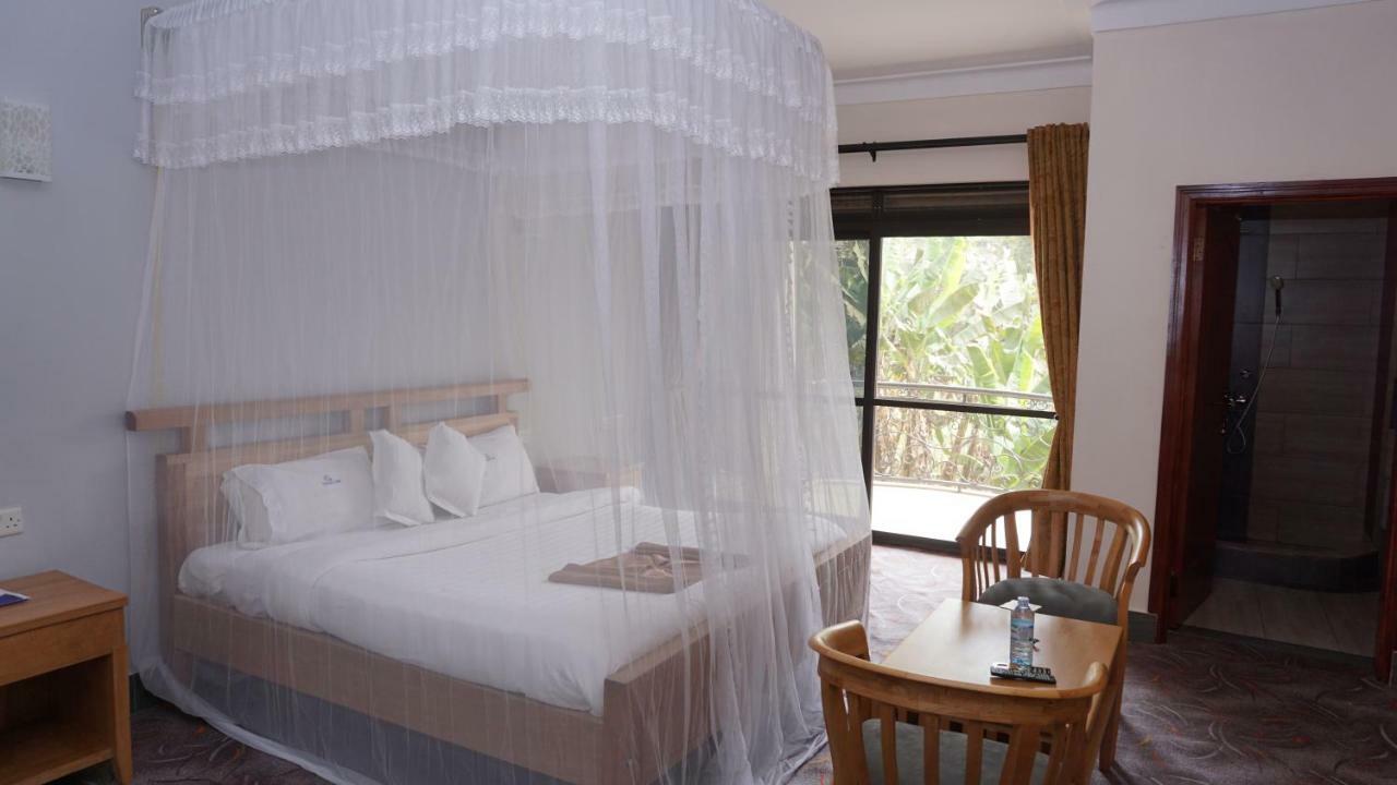 Cepha'S Inn Kabale Extérieur photo